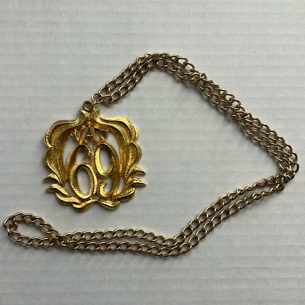 Gold chain 69